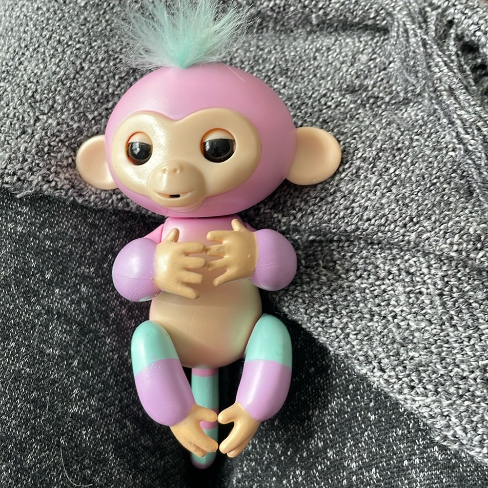 2016 WowWee Fingerlings Baby Monkey